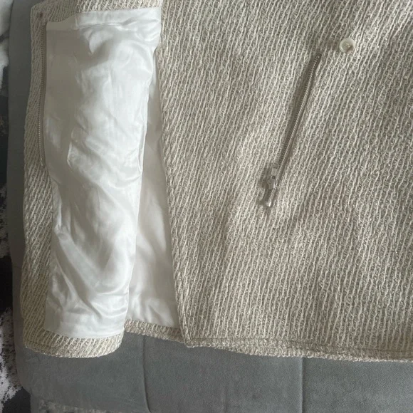 Never worn skirt HM, silk blend size 6 - Picture 3 of 4